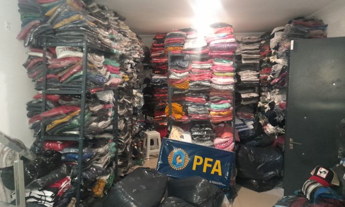 La PFA secuestró gran cantidad de indumentaria deportiva de marcas apócrifas por una suma millonaria